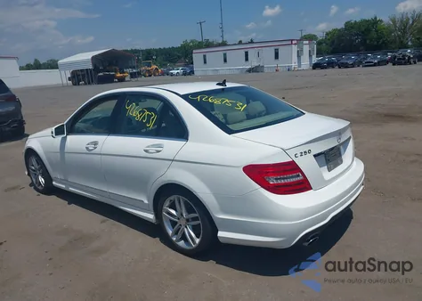 2013 Mercedes-Benz C 250 Luxury/Sport из США, поврежденный, VIN WDDGF4HB8DA845940